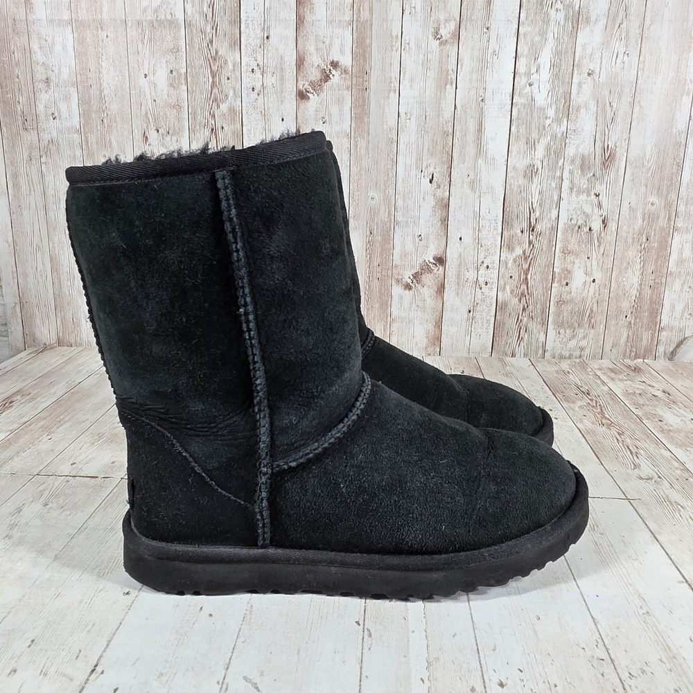 UGG Australia Classic Short 5825 Black Suede Sheepskin Boots Womens 7
